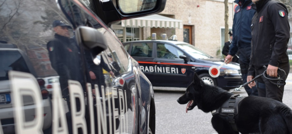 Tradito dal via-vai dei clienti, che entravano e uscivano dalla casa con la droga acquistata